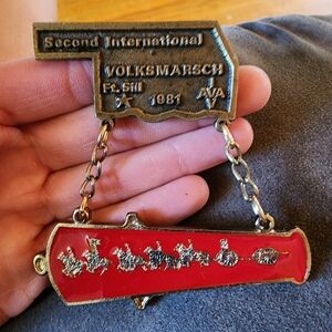 Vintage 1981 Second International Volksmarsch Ft.Sill badge